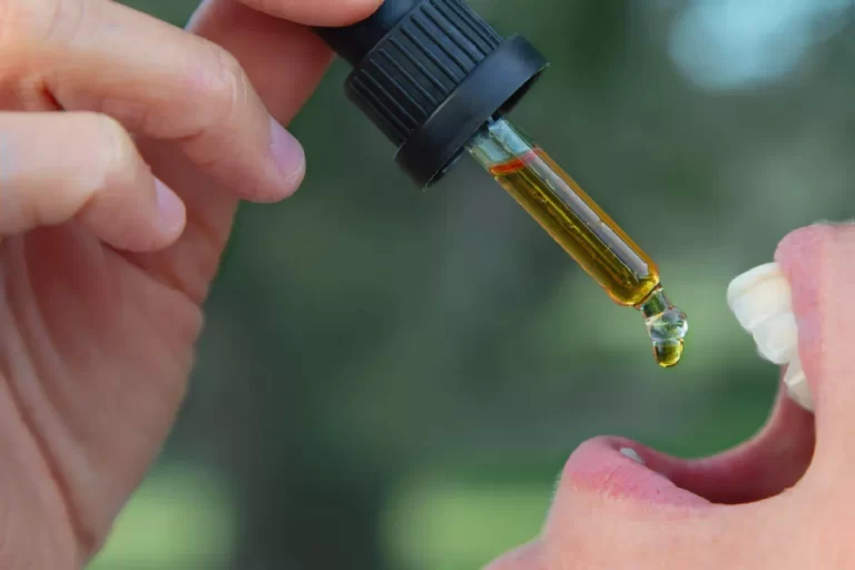 absorb-cbd-oil-through-tongue